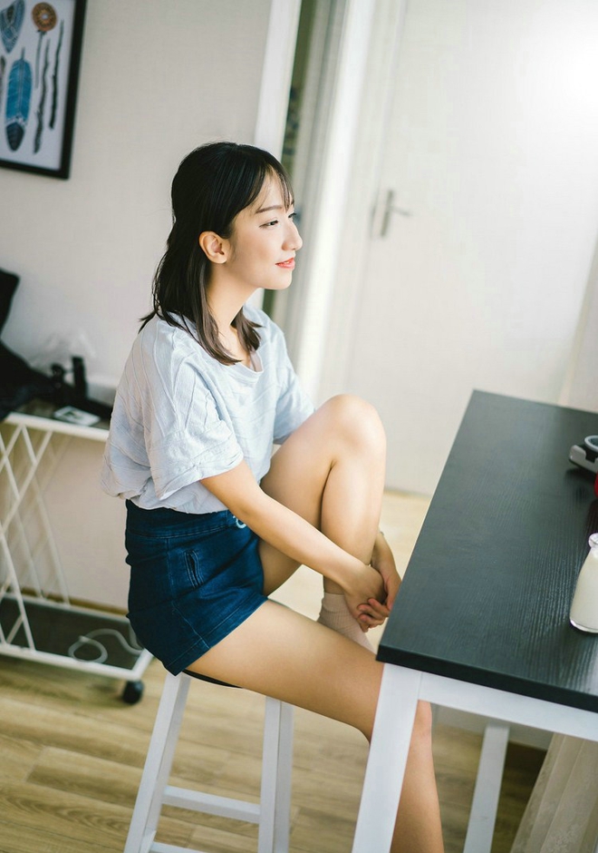 可爱清甜小美女清纯俏皮闺房娇嫩白皙靓丽写真