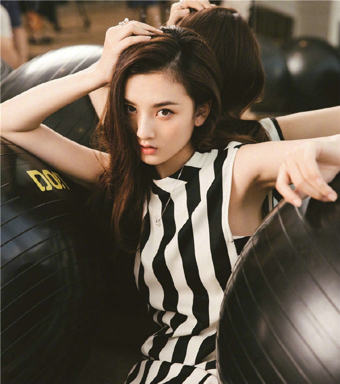 宋祖儿最新封面大片好一个清秀佳人