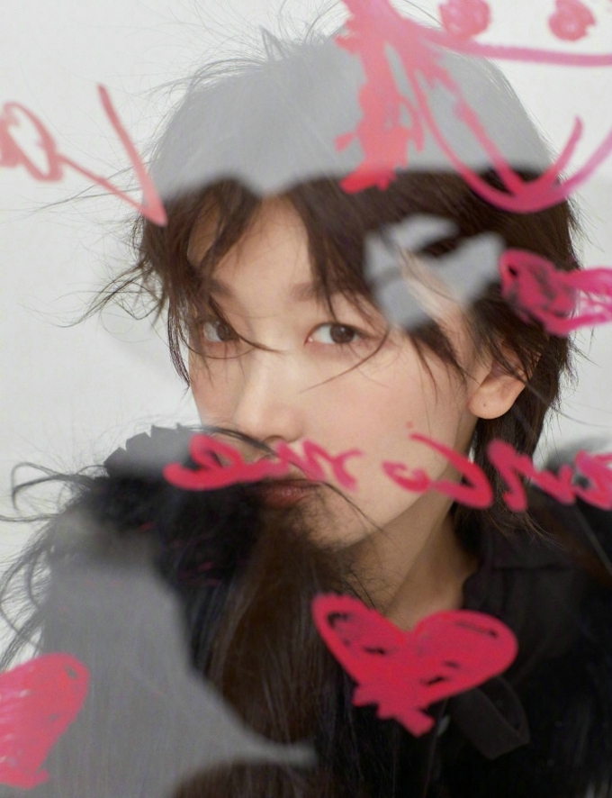 周冬雨时尚COSMO九月刊封面大片写真