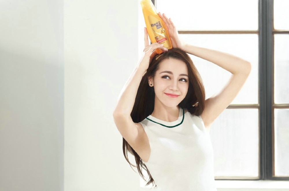 迪丽热巴大片曝光 酷美有型攻气十足