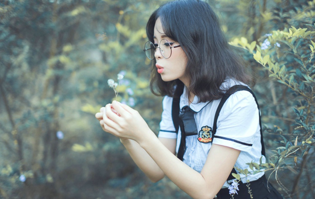 笑容甜美动人可爱阳光清纯美女天台长裙俏皮写真