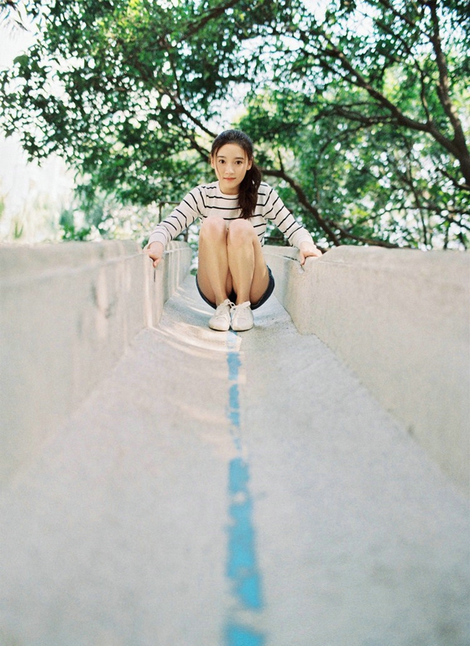 马尾少女牛仔短裤休闲写真