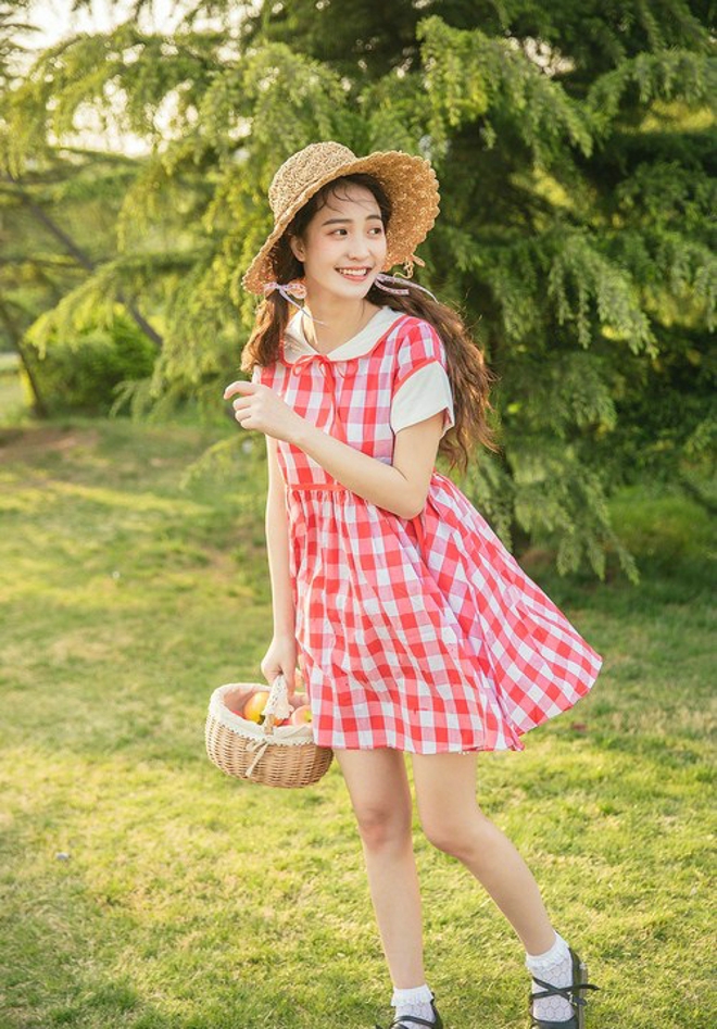 红白裙装美女也爱郊游唯美恬静写真集