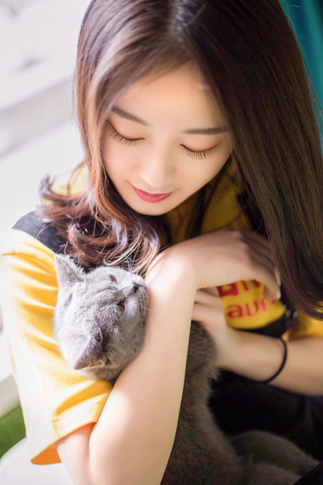 柔美美女眼神清澈迷人清纯气质写真