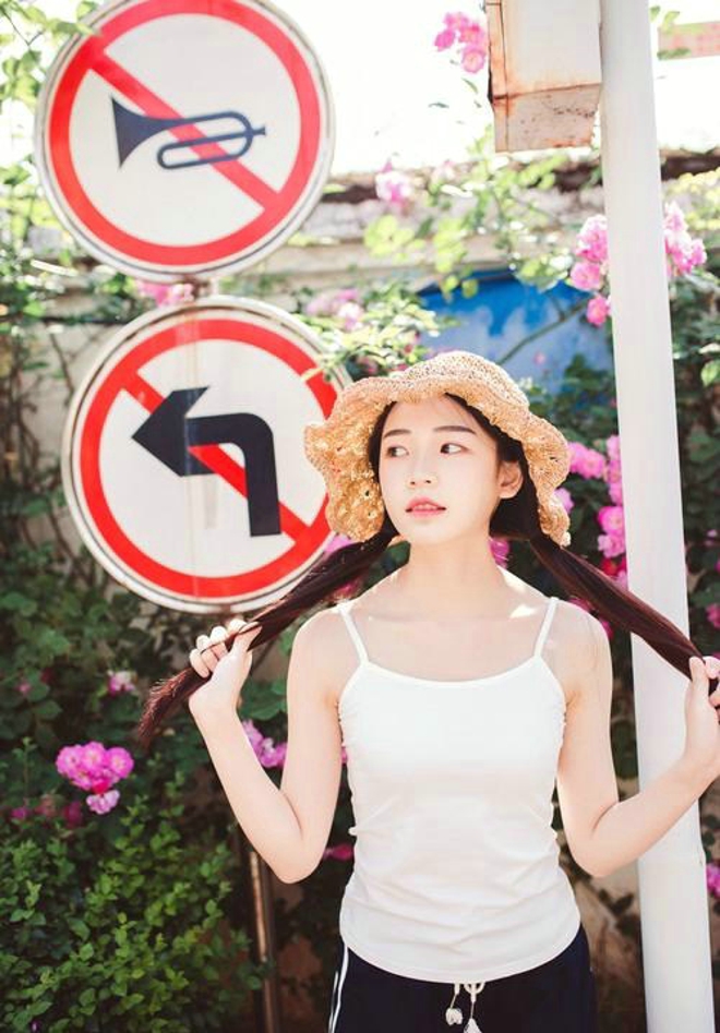 眉目如画清凉打扮清纯阳光甜美夏日女生