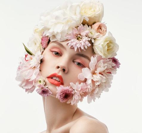 繁花似锦觅安宁的妆容