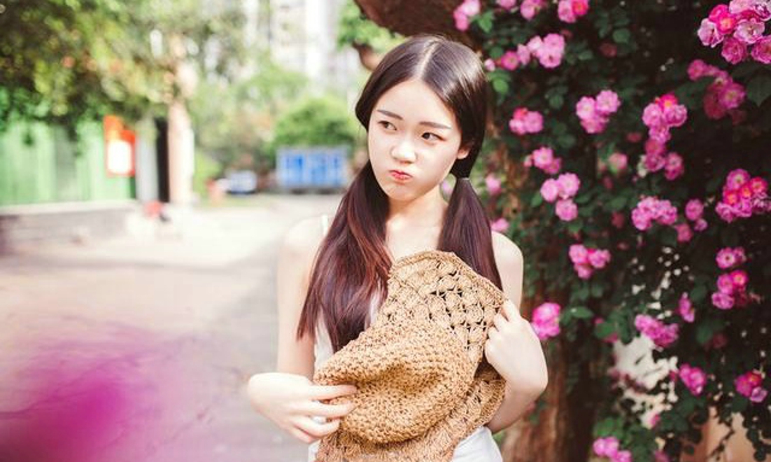 眉目如画清凉打扮清纯阳光甜美夏日女生