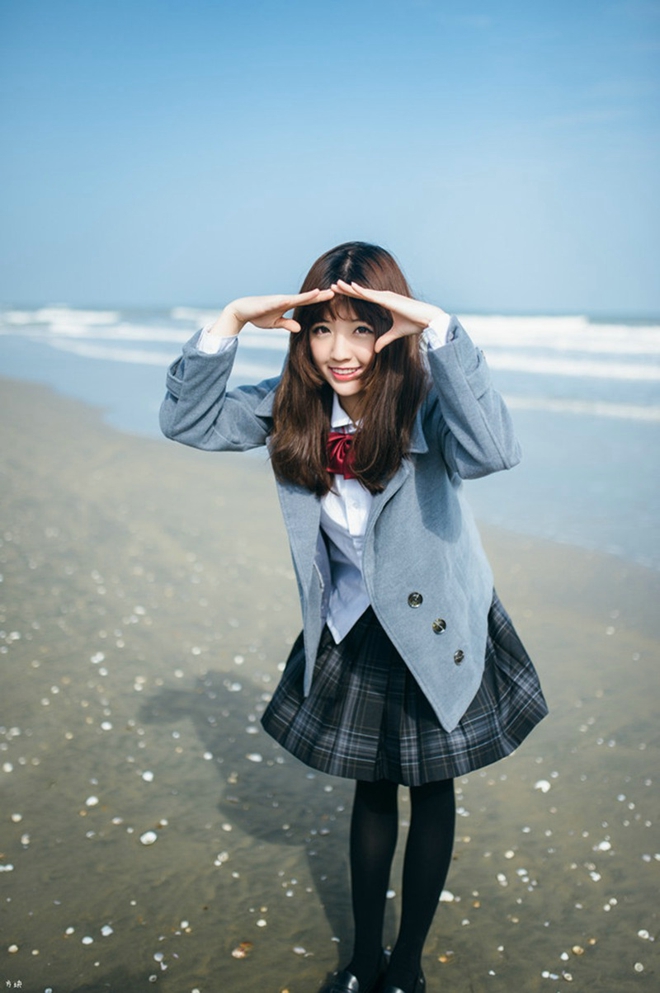 清纯温婉可人校服美女清纯甜美沙滩写真