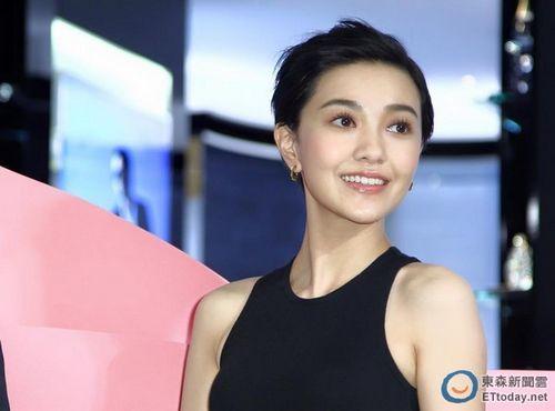 郭采洁可爱帅气短发照片