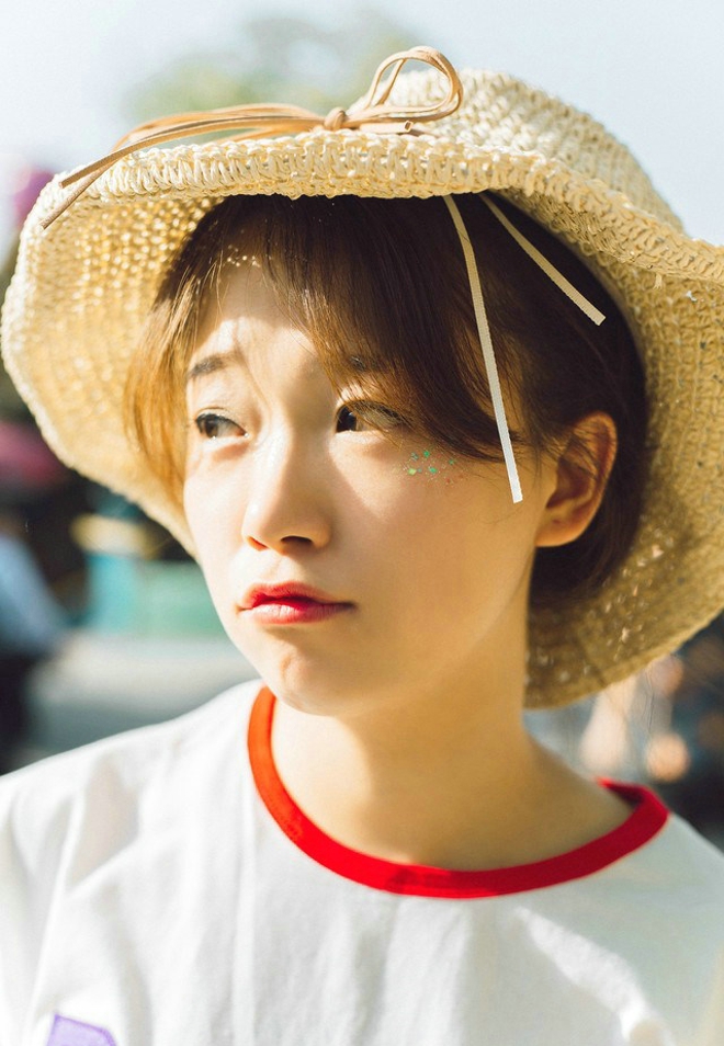 游乐场清纯可爱甜美少女开心写真照