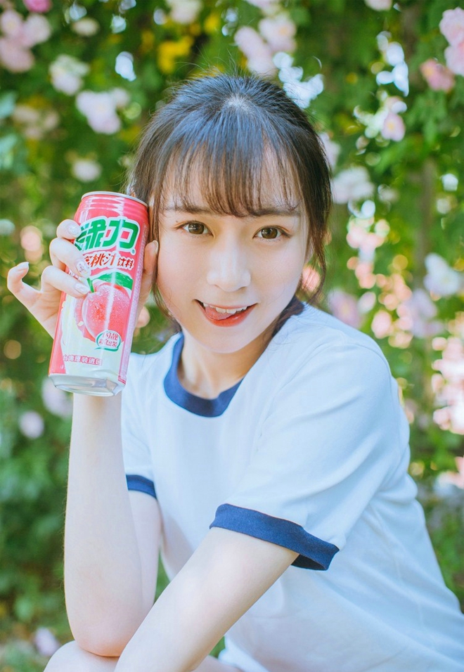 校园长发刘海女神笑起来元气满满温馨写真