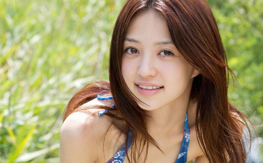 日本清纯少女逢泽莉娜写真照高清桌面壁纸