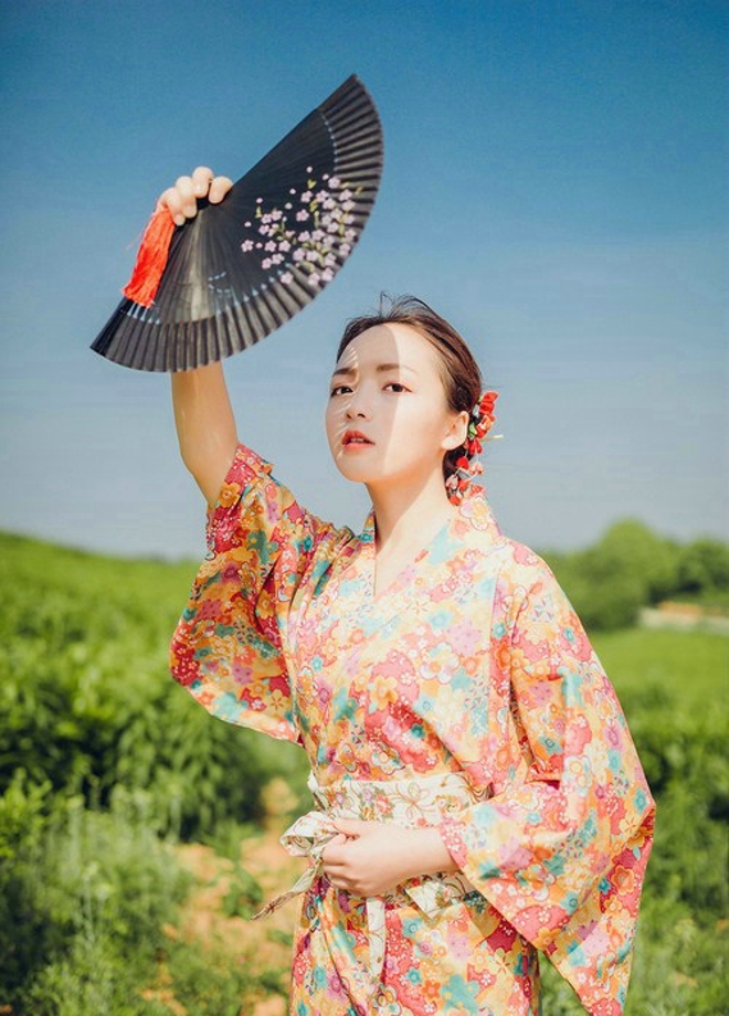 清纯娇嫩阳光茶园芬芳清纯和服美女写真