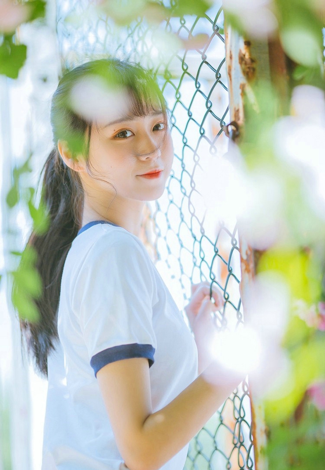 校园长发刘海女神笑起来元气满满温馨写真