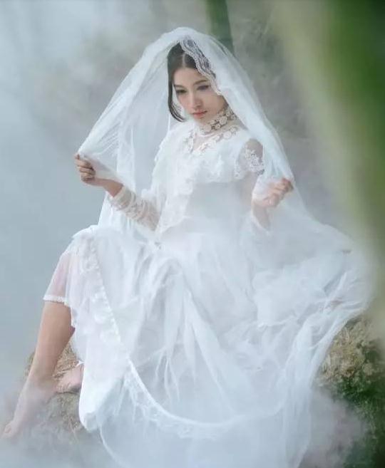 妙曼竹林微风,阳光美女清纯