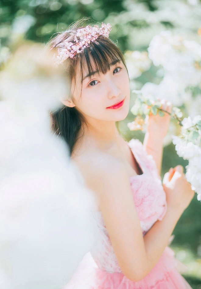 娇小玲珑清纯美女梦幻写真