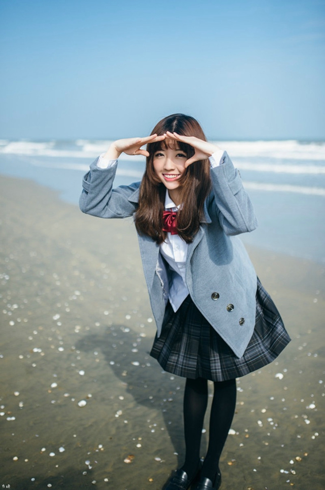 清纯温婉可人校服美女清纯甜美沙滩写真