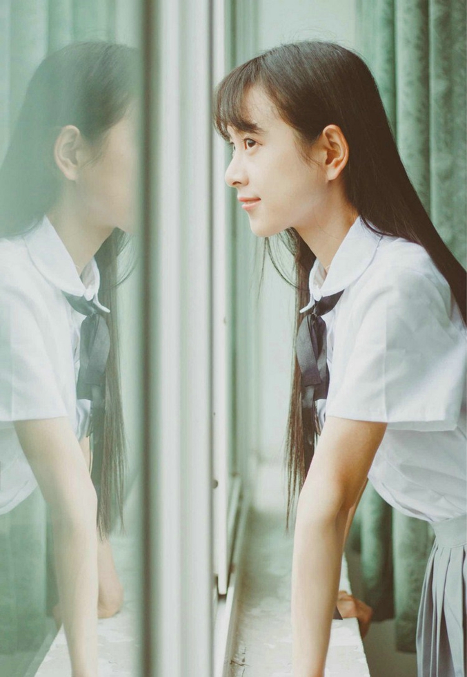 纯净唯美金融系阳光美女教室俏皮可爱唯美写真