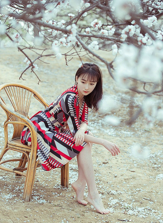 短发清纯学生妹衬衫短裙户外活力阳光俏皮唯美写真