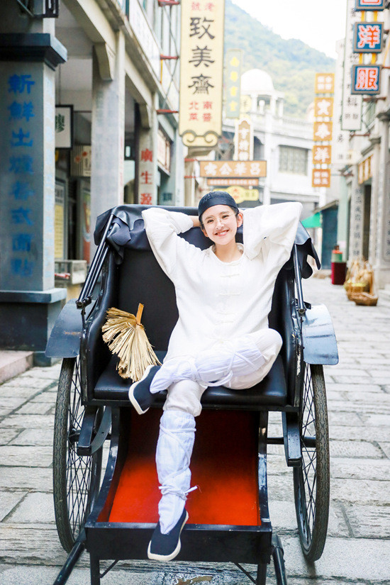 我们来了第二季唐艺昕搞怪路透照