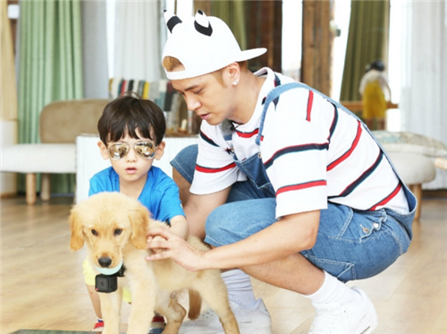 小手牵小狗罗志祥图片合集