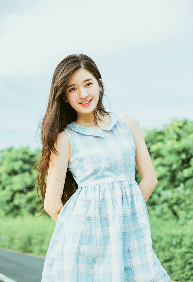 端庄淡蓝色裙子女孩写真