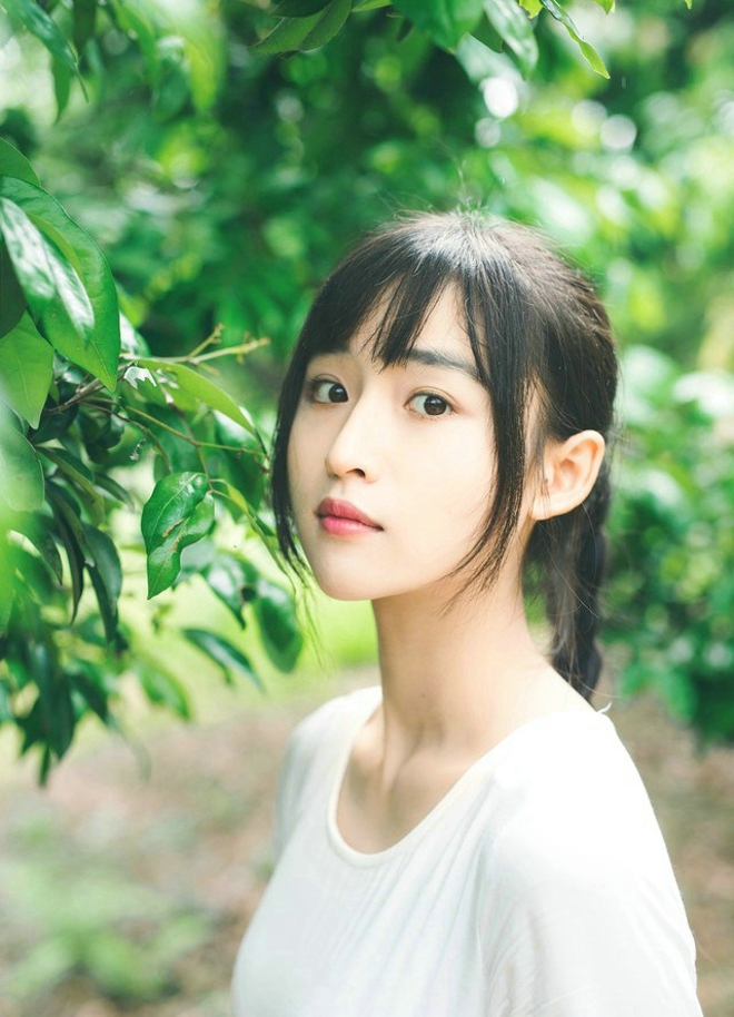 美女长相似奶茶妹妹写真