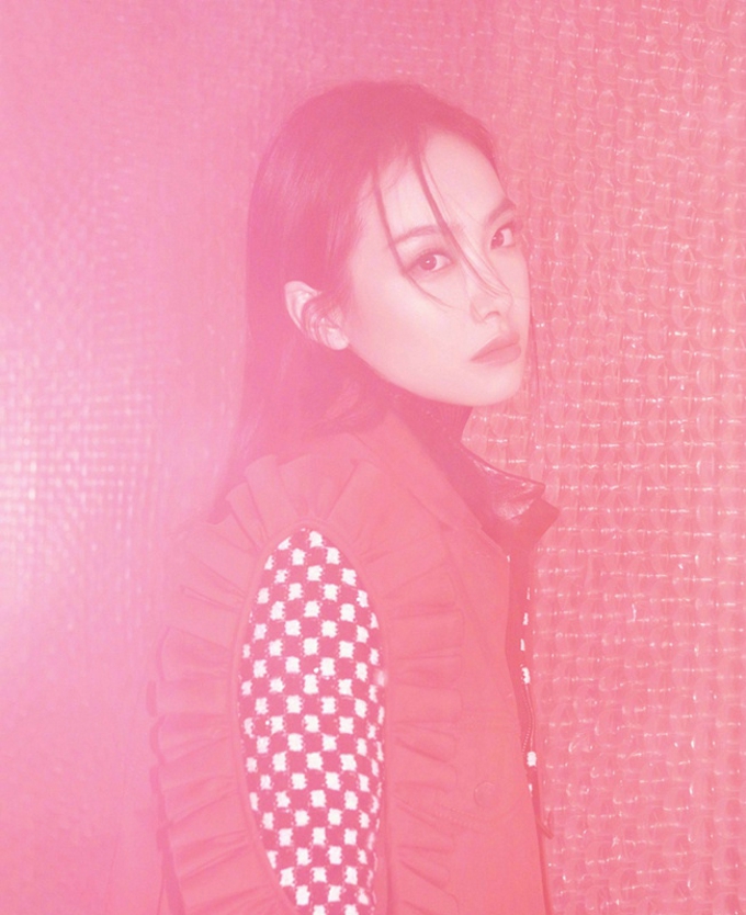 宋茜登上《周末画报》Fresh版封面