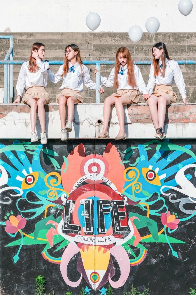 阳光清纯大学长腿美女毕业写真