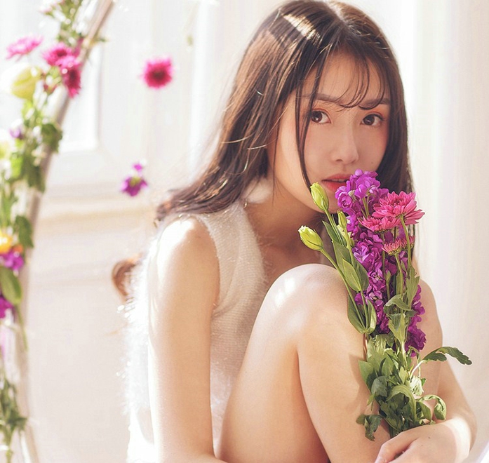 阳光清新娇嫩俏皮可爱美女