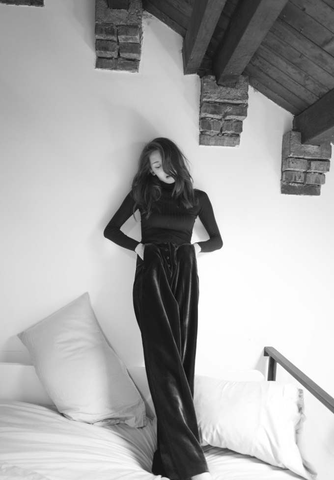 芳华女主苗苗性感优雅长裙写真