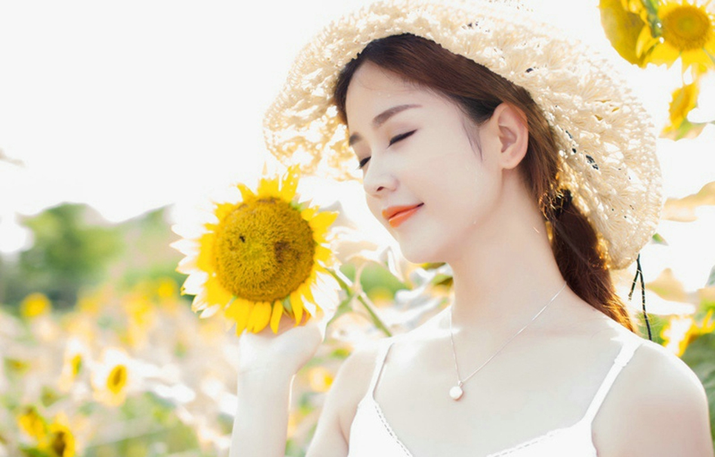 风一般的女子沐浴在阳光中清新淡雅写真