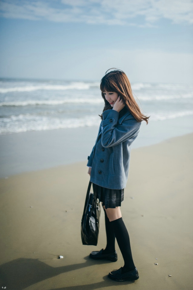 清纯温婉可人校服美女清纯甜美沙滩写真