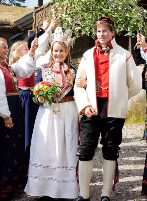 20国传统婚纱大合集，和风、欧系 这里一定有你的菜