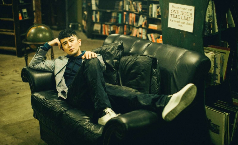 郭家铭秋日暖帅写真 文艺清新气质浓厚