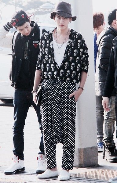 帅气吴亦凡机场照