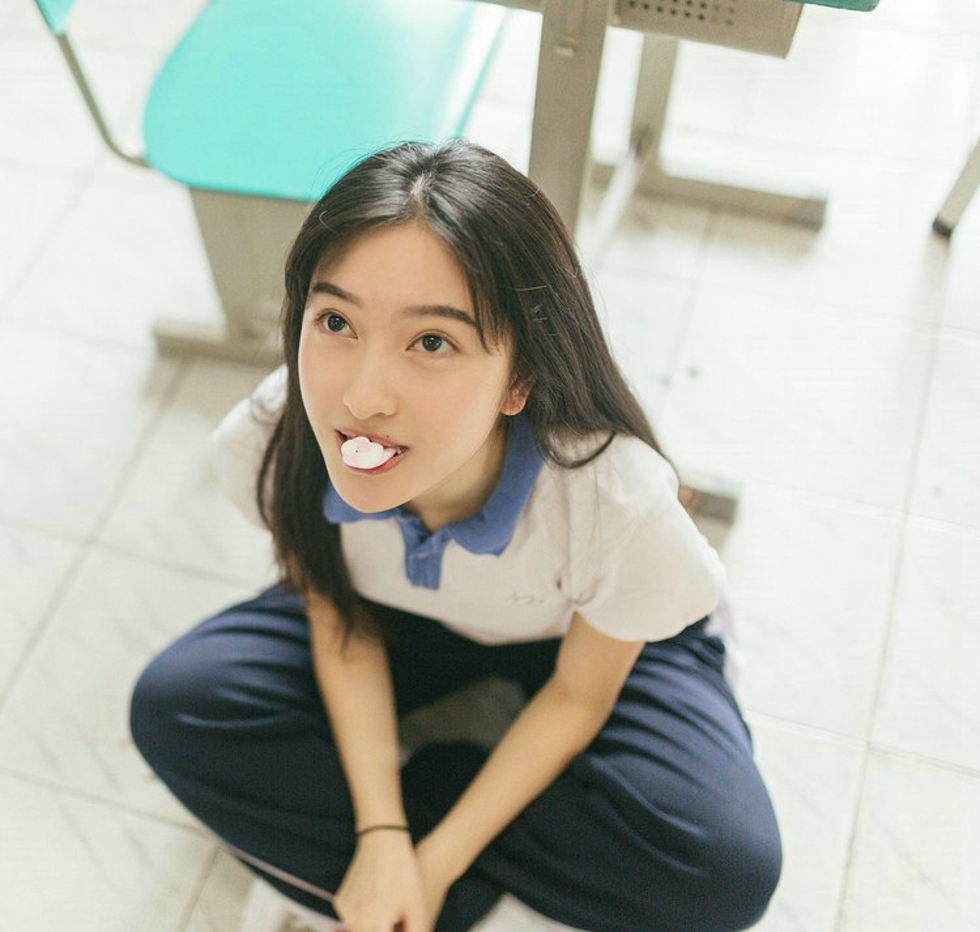 清纯调皮校园美女毕业鬼脸搞怪照