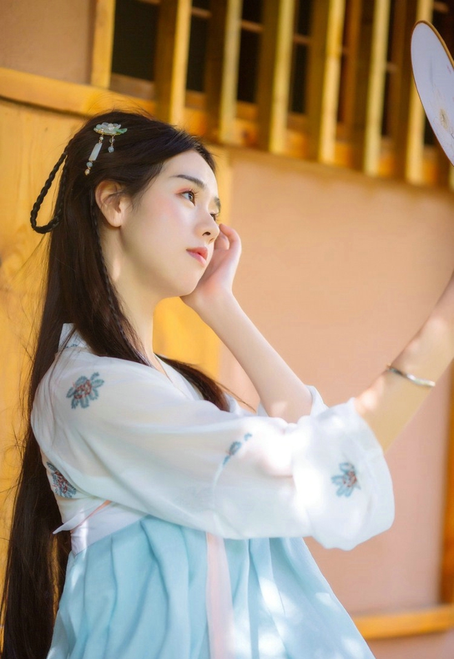 清纯古典美女仙气十足