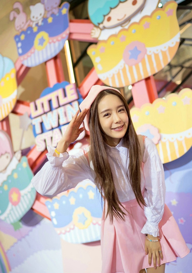 漂亮清纯美少女气质清新惹火私拍写真