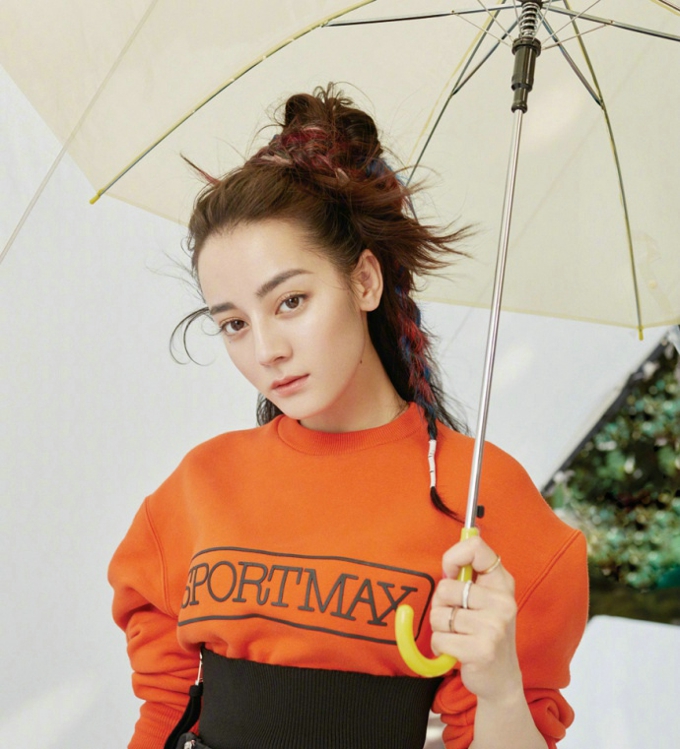 迪丽热巴SuperELLE创刊号封面大片曝光