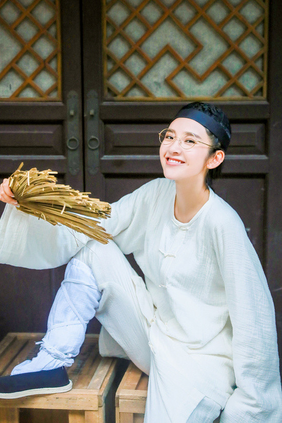 我们来了第二季唐艺昕搞怪路透照