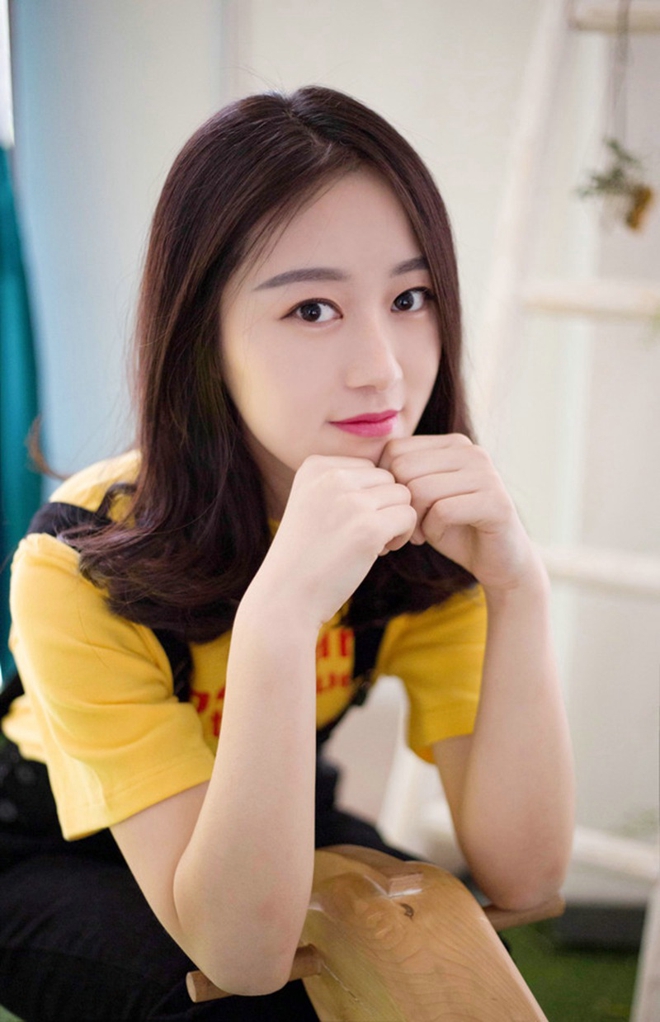 柔美美女眼神清澈迷人清纯气质写真