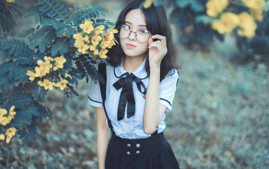 笑容甜美动人可爱阳光清纯美女天台长裙俏皮写真