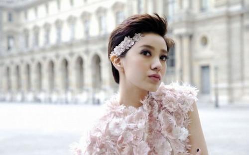 郭采洁可爱帅气短发照片