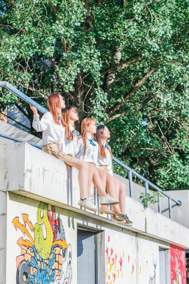 阳光清纯大学长腿美女毕业写真