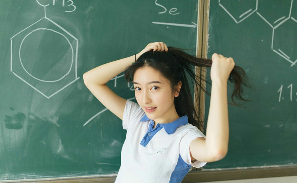 清纯调皮校园美女毕业鬼脸搞怪照