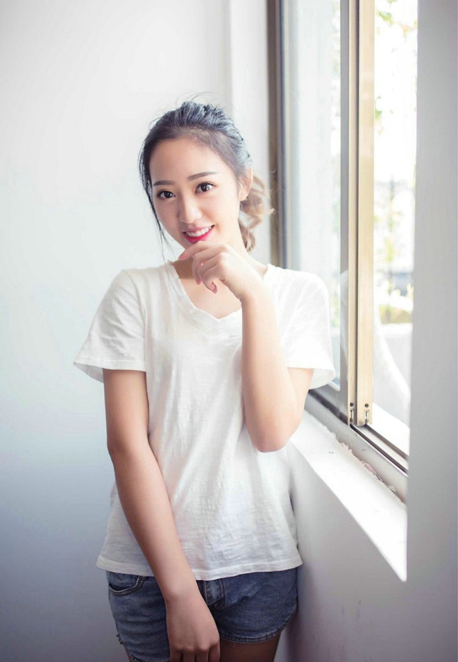 休闲女仔女孩甜美俏皮图片