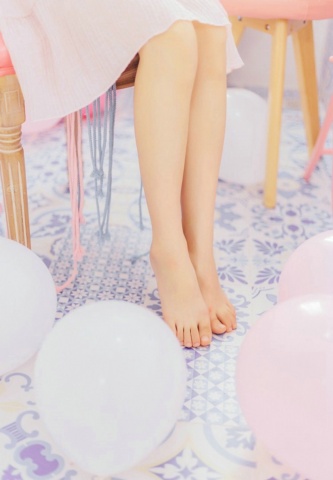 清新美女居家粉嫩阳光俏皮唯美写真