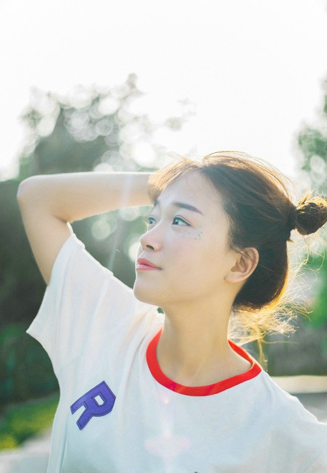 游乐场清纯可爱甜美少女开心写真照