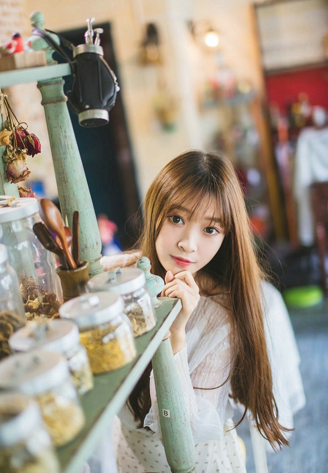 粉嫩清甜美女午后休憩清纯阳光俏皮可爱唯美写真